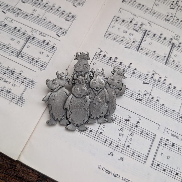 Silver Cow Brooch - Picture 4 of 8